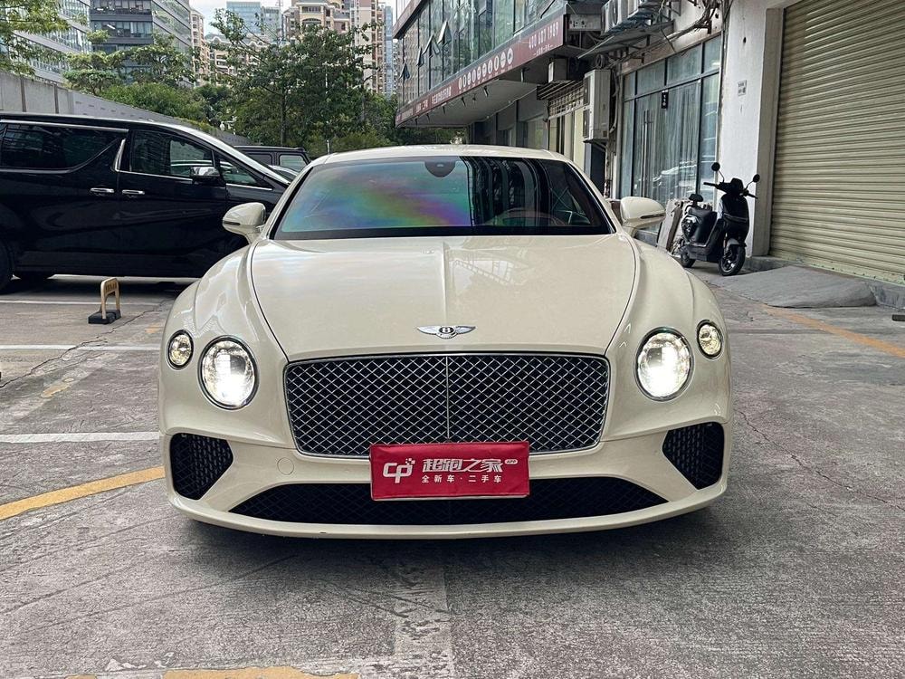 Bentley Continental 2018 — фото автомобиля