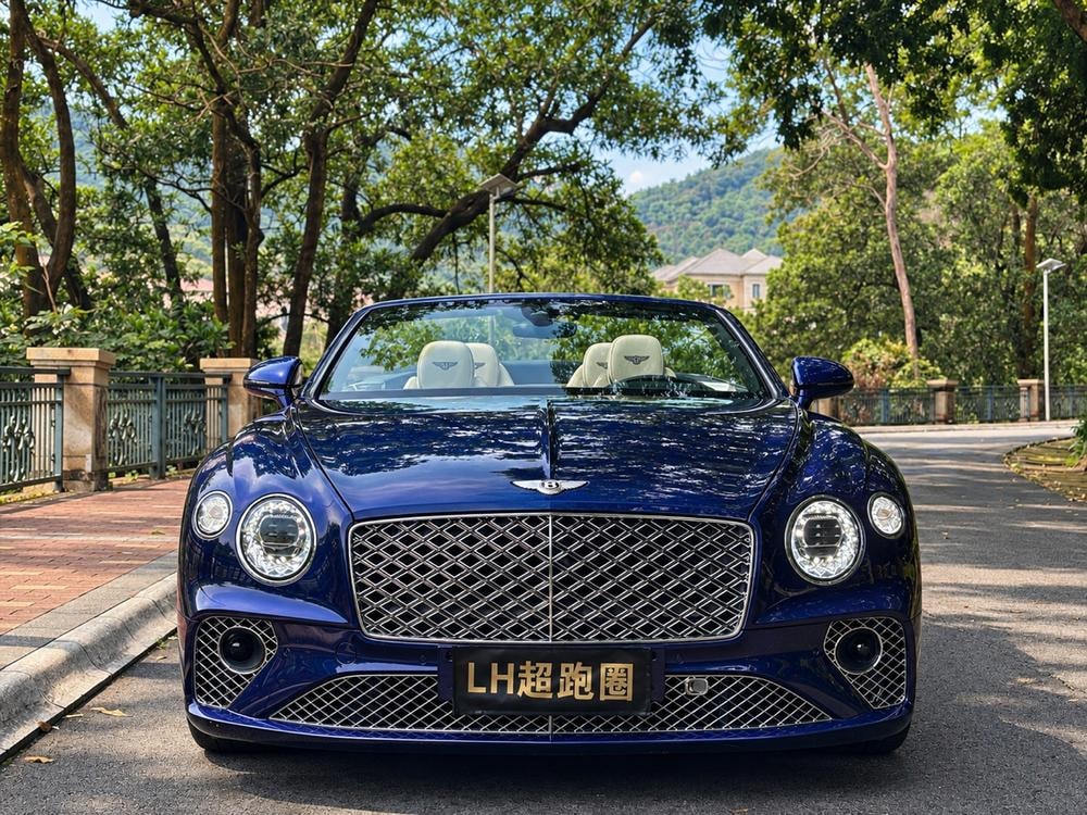 Bentley Continental 2023 — фото автомобиля