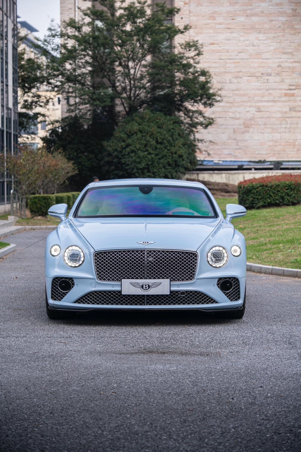 Bentley Continental 2022 — фото автомобиля 1