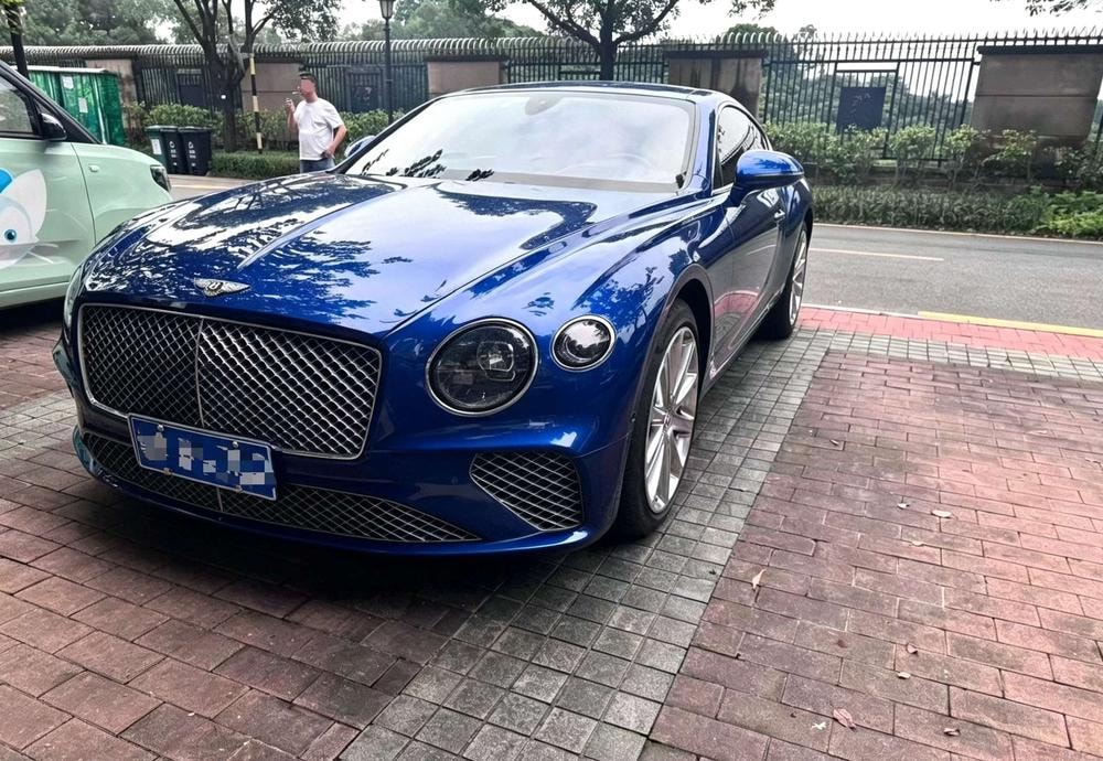 Bentley Continental 2018 — фото автомобиля 1