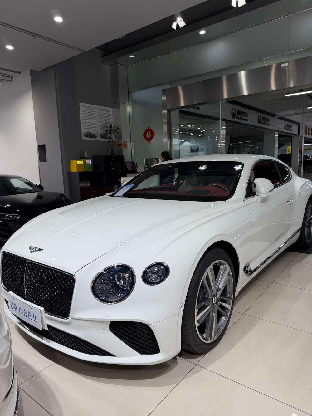 Bentley Continental 2024 — фото автомобиля 1