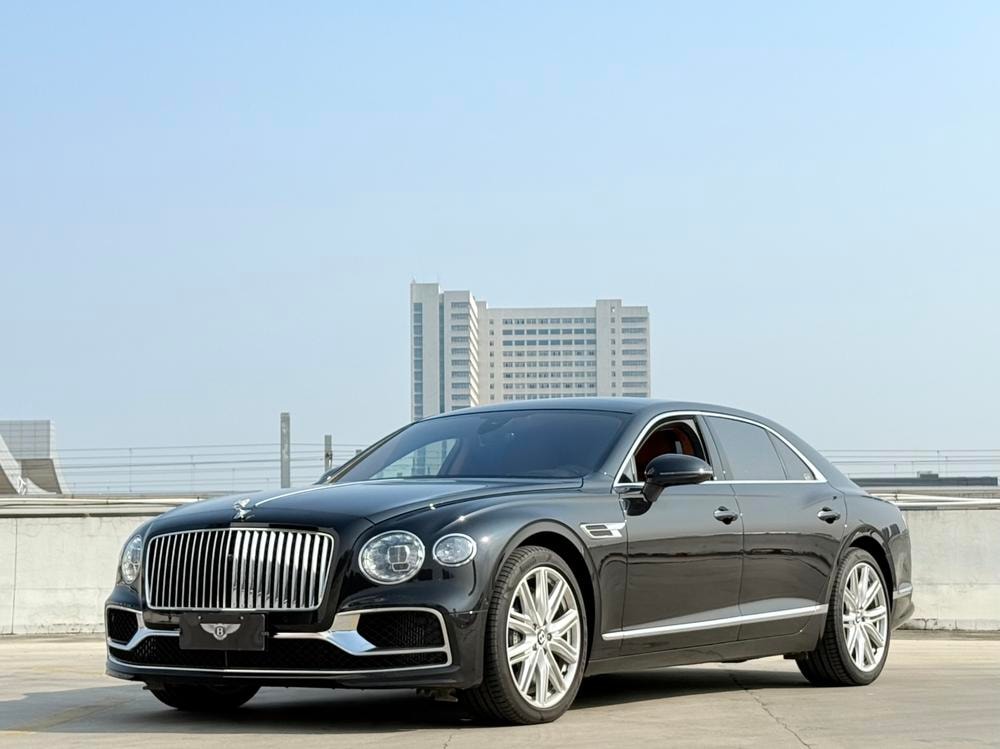 Bentley Flying Spur 2024 — фото автомобиля