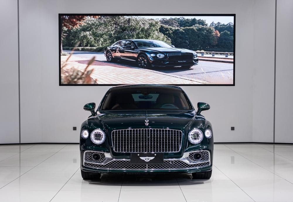 Bentley Flying Spur 2023 — фото автомобиля