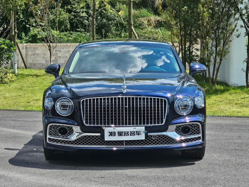 Bentley Flying Spur 2024 — фото автомобиля