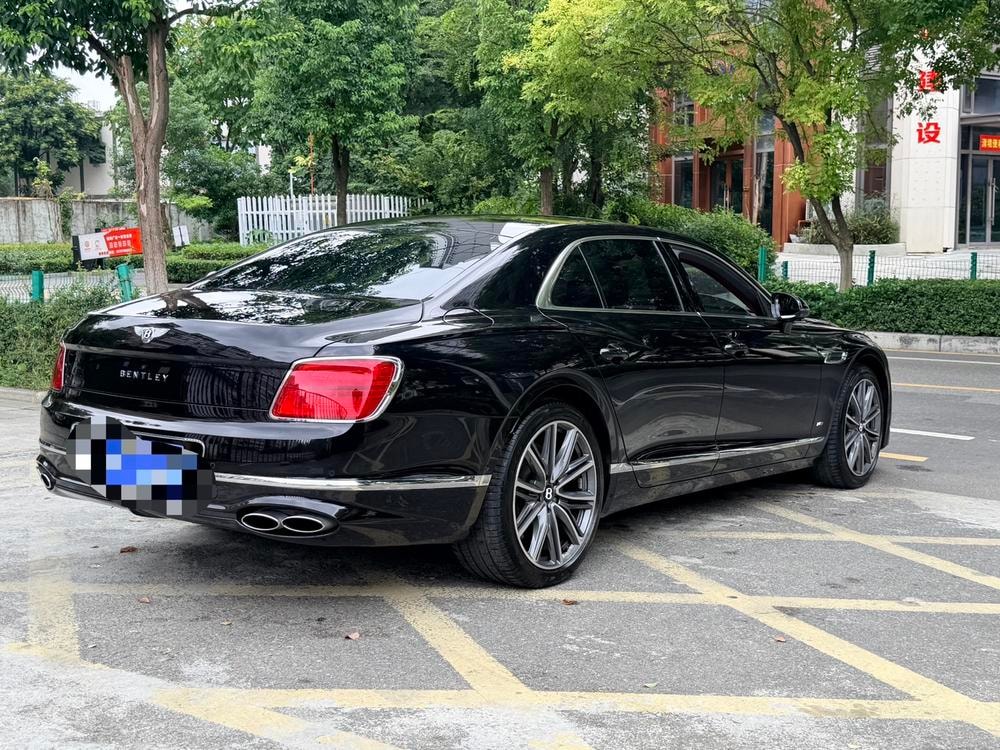 Bentley Flying Spur 2022 — фото автомобиля