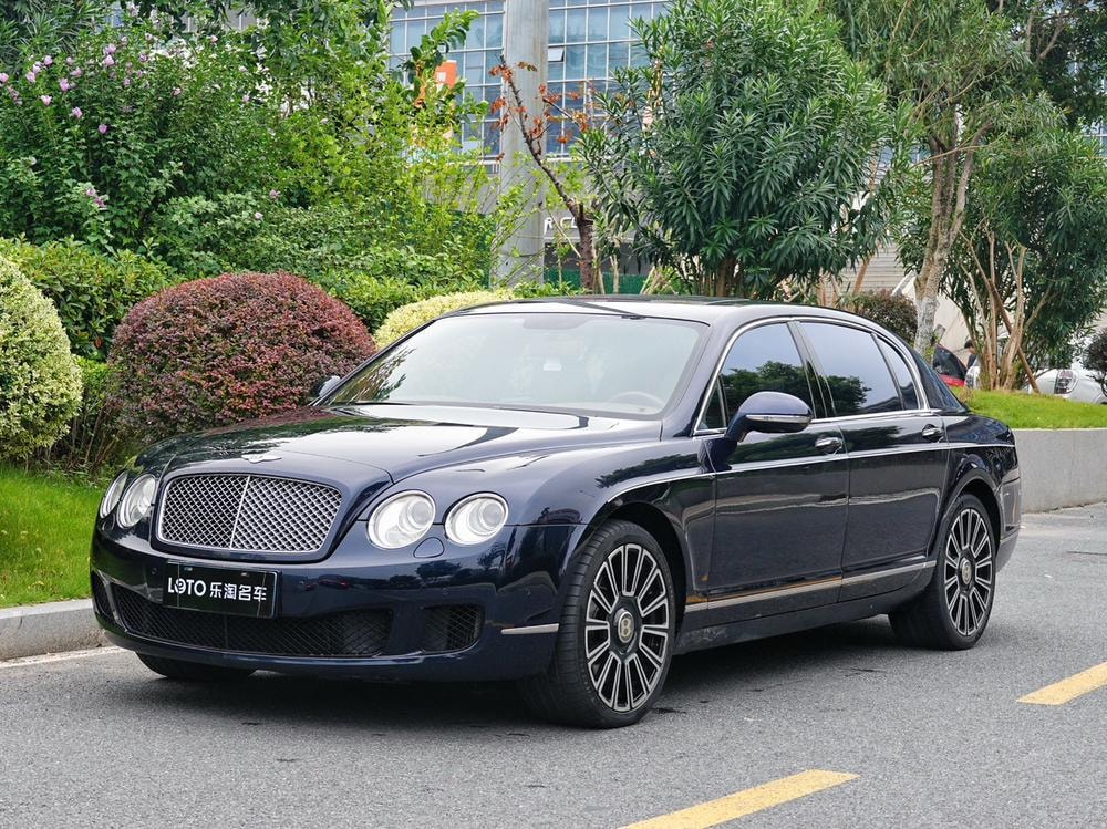 Bentley Flying Spur 2010 — фото автомобиля 1