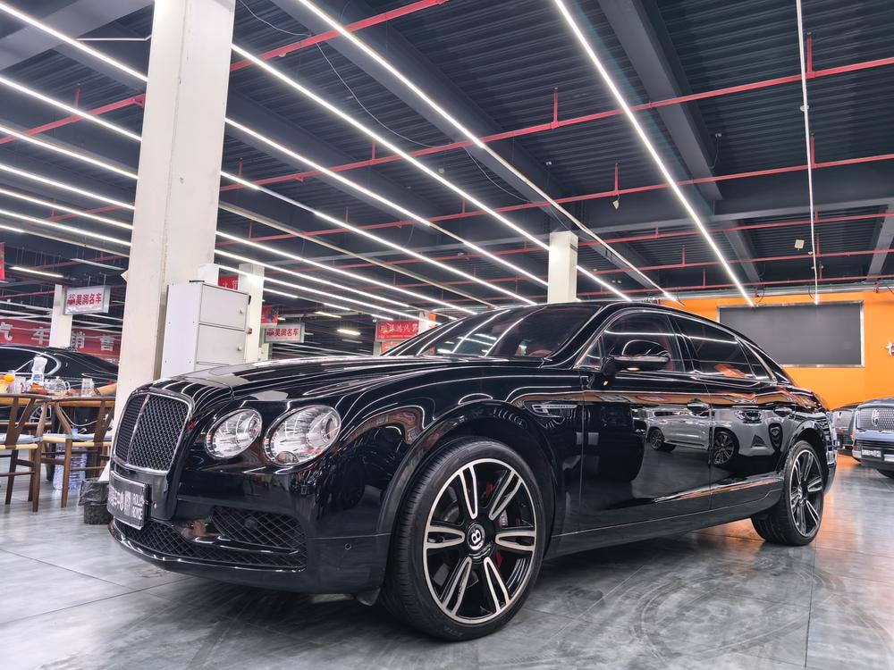 Bentley Flying Spur 2015 — фото автомобиля 1