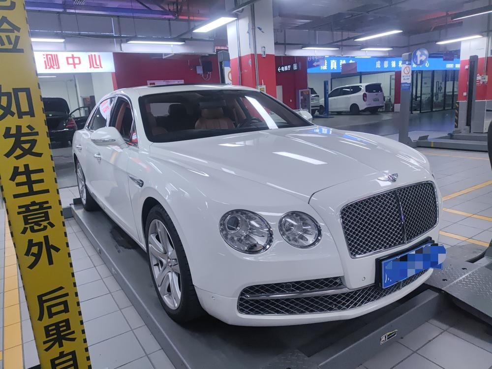 Bentley Flying Spur 2015 — фото автомобиля 1