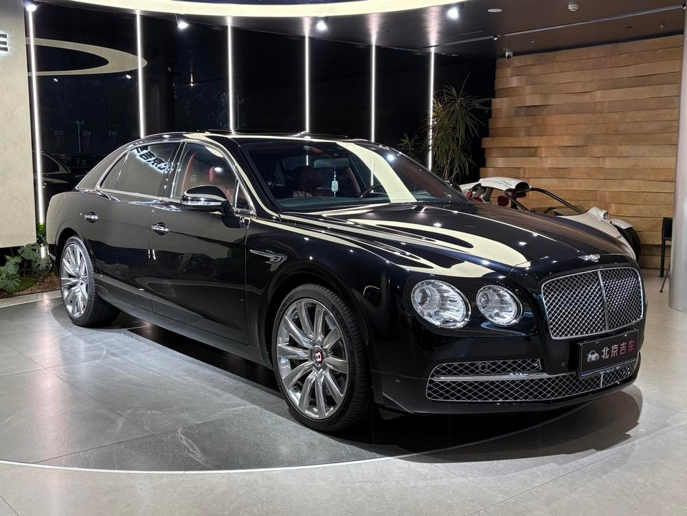 Bentley Flying Spur 2015 — фото автомобиля 1