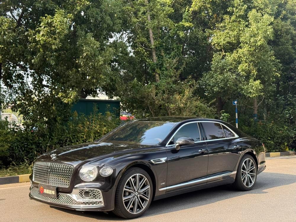 Bentley Flying Spur 2022 — фото автомобиля 1