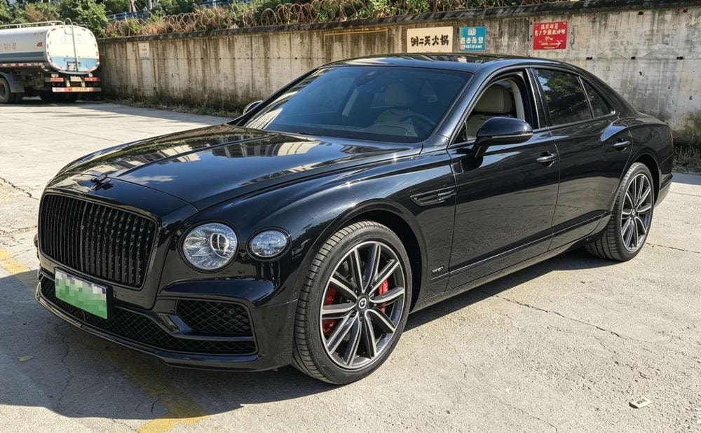 Bentley Flying Spur PHEV 2022 — фото автомобиля