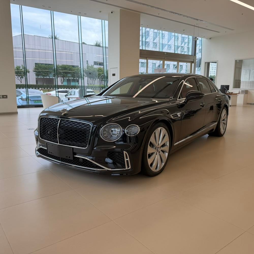 Bentley Flying Spur PHEV 2027 — фото автомобиля 1