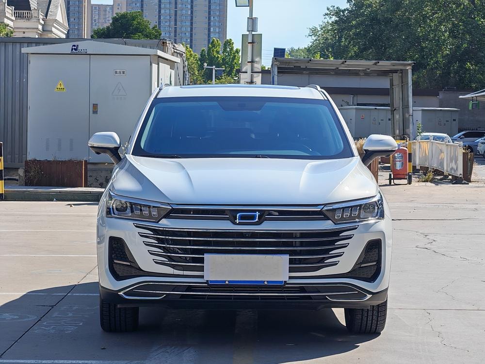 Besturn Bestune T77 2023 — фото автомобиля 1