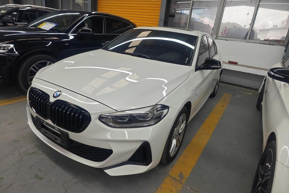 BMW 1-Series 2021 — фото автомобиля 1