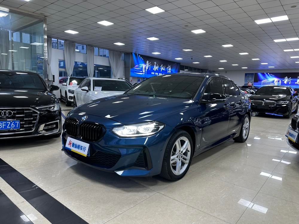 BMW 1-Series 2021 — фото автомобиля 1