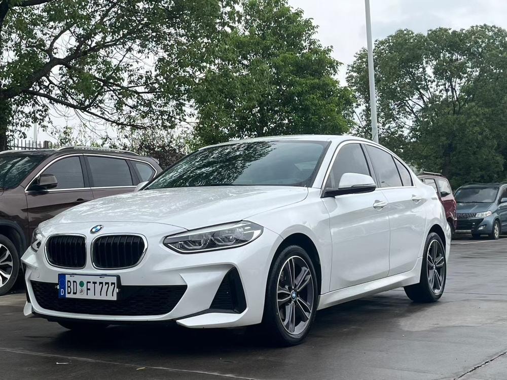 BMW 1-Series 2023 — фото автомобиля 1