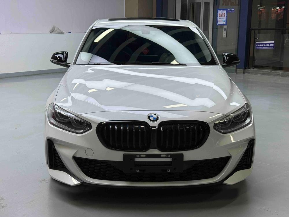 BMW 1-Series 2023 — фото автомобиля
