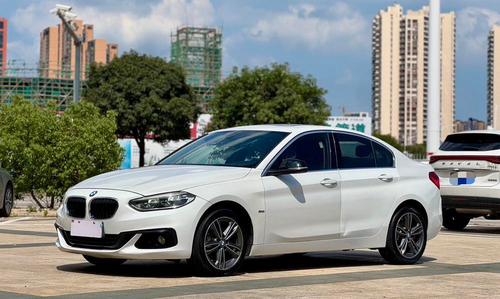 BMW 1-Series 2018 — фото автомобиля