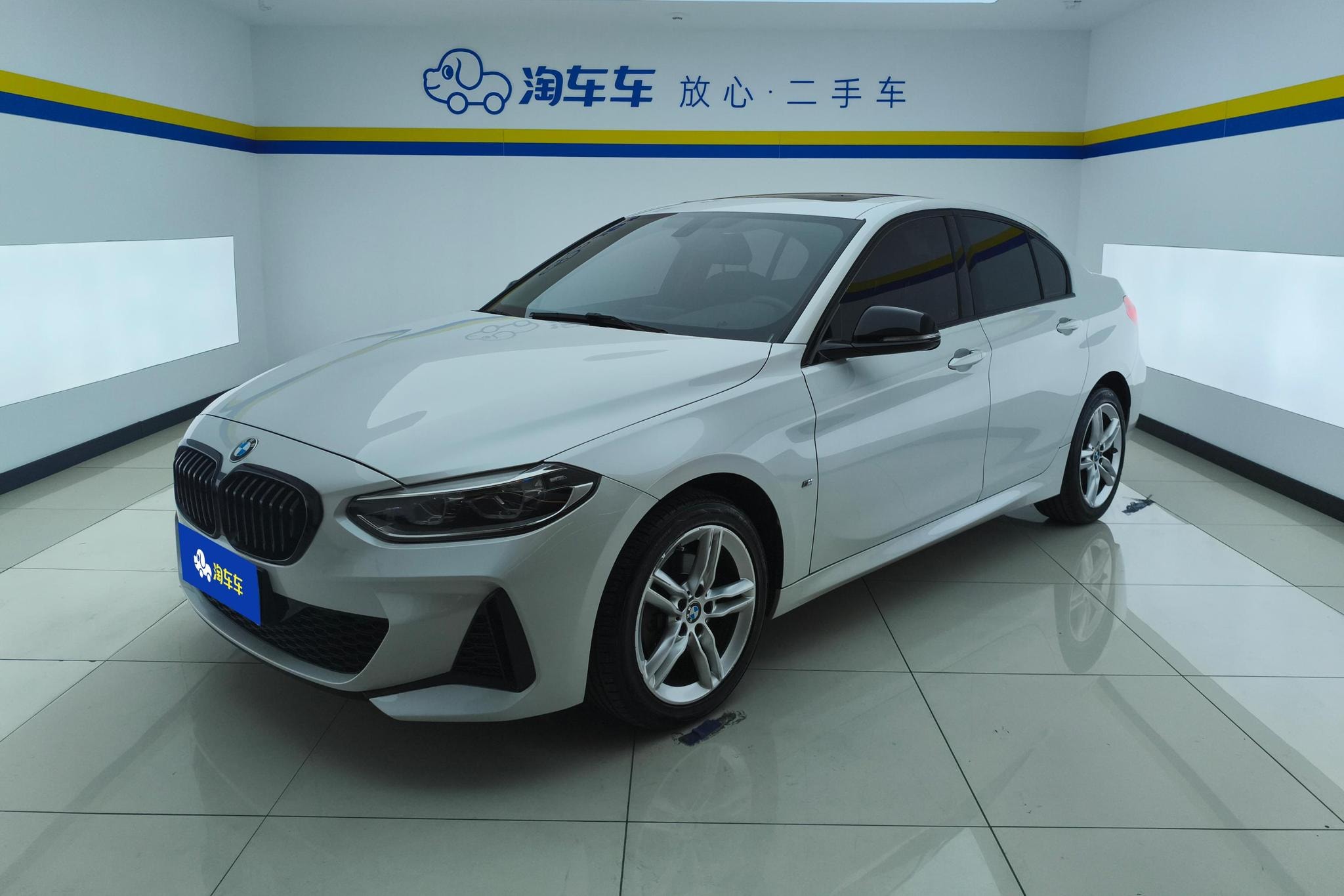 BMW 1-Series 2021 — фото автомобиля