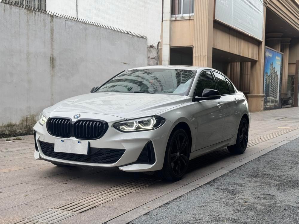 BMW 1-Series 2021 — фото автомобиля 1