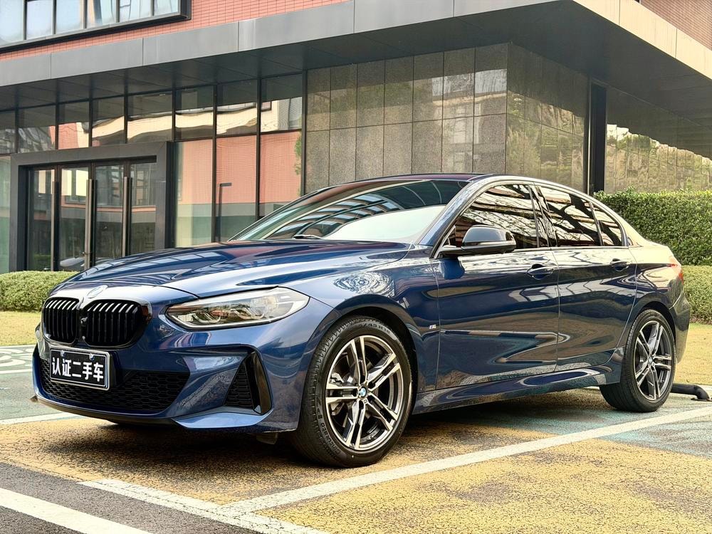 BMW 1-Series 2021 — фото автомобиля 1