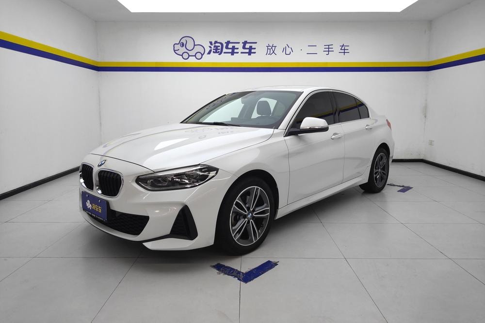 BMW 1-Series 2023 — фото автомобиля 1