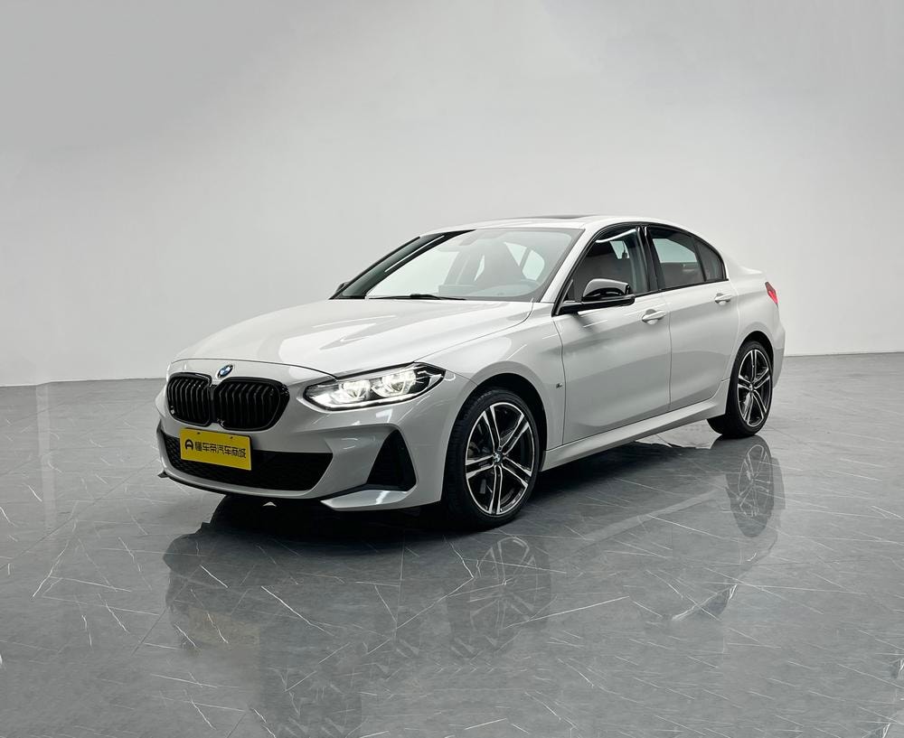BMW 1-Series 2021 — фото автомобиля 1