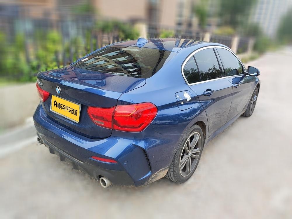 BMW 1-Series 2021 — фото автомобиля