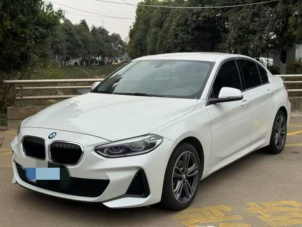 BMW 1-Series 2023 — фото автомобиля