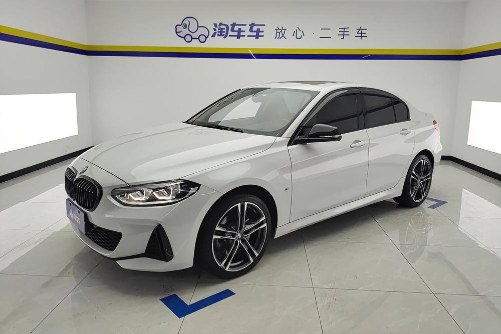 BMW 1-Series 2021 — фото автомобиля 1