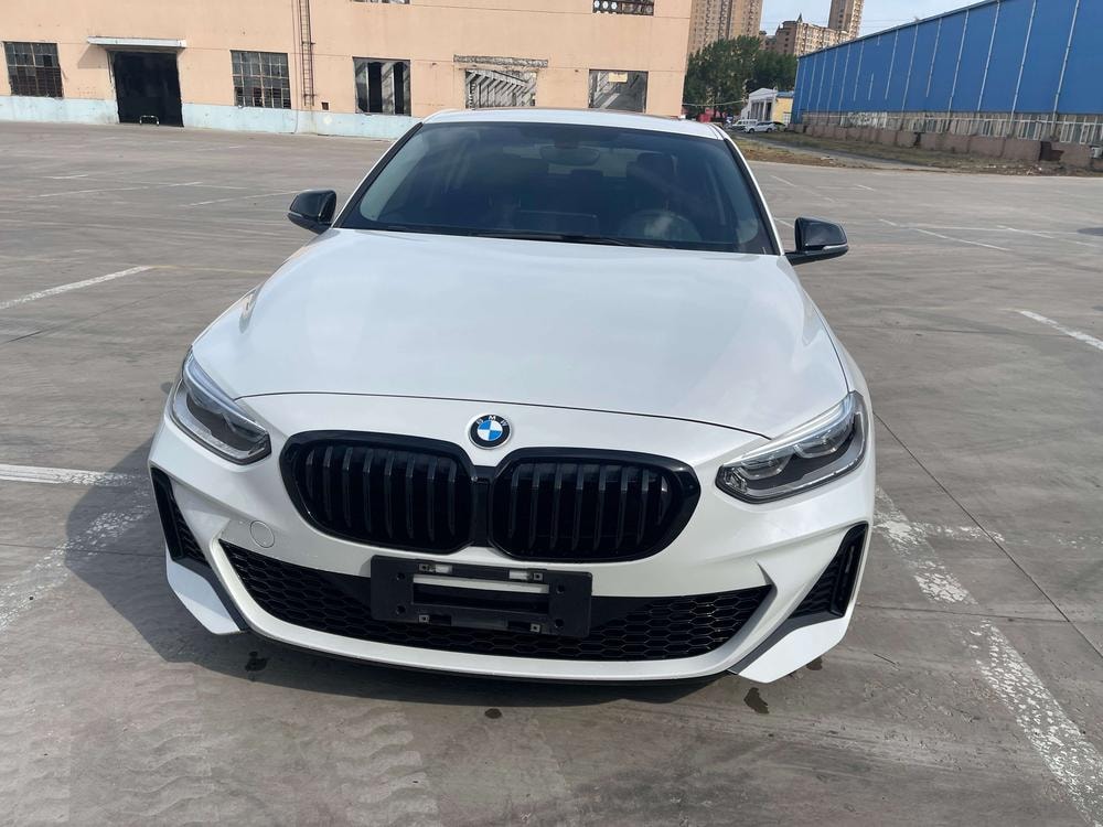 BMW 1-Series 2021 — фото автомобиля