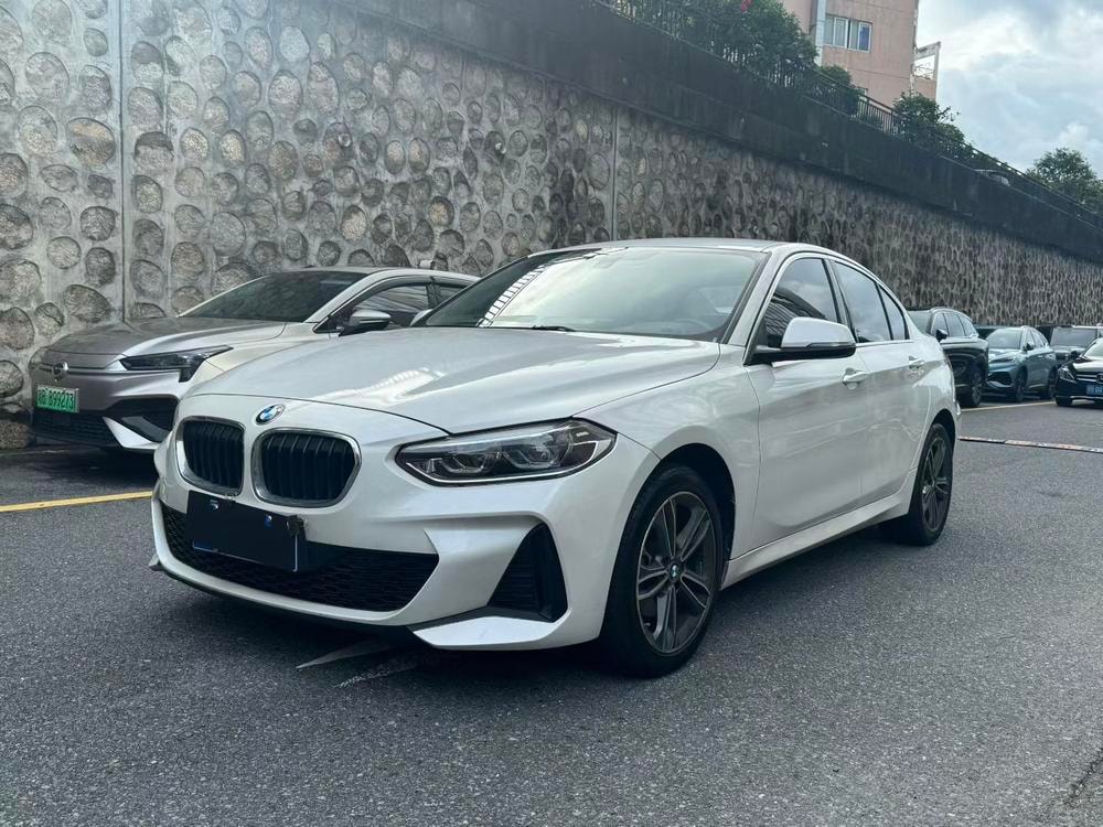 BMW 1-Series 2023 — фото автомобиля