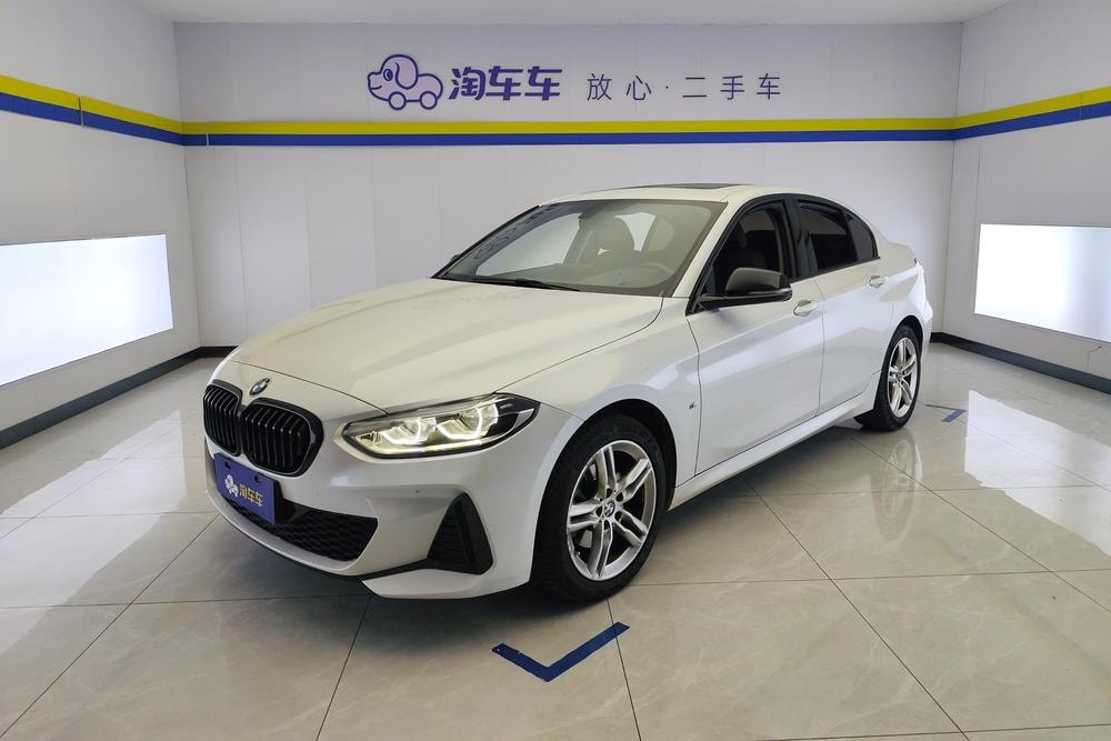BMW 1-Series 2021 — фото автомобиля 1