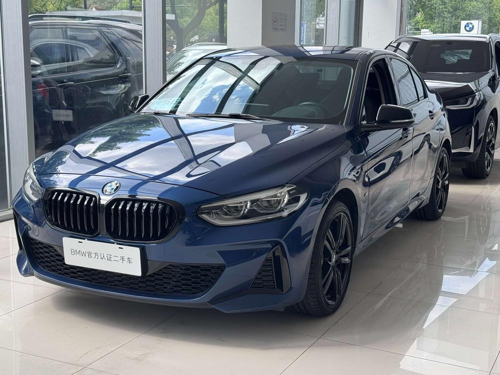 BMW 1-Series 2021 — фото автомобиля 1