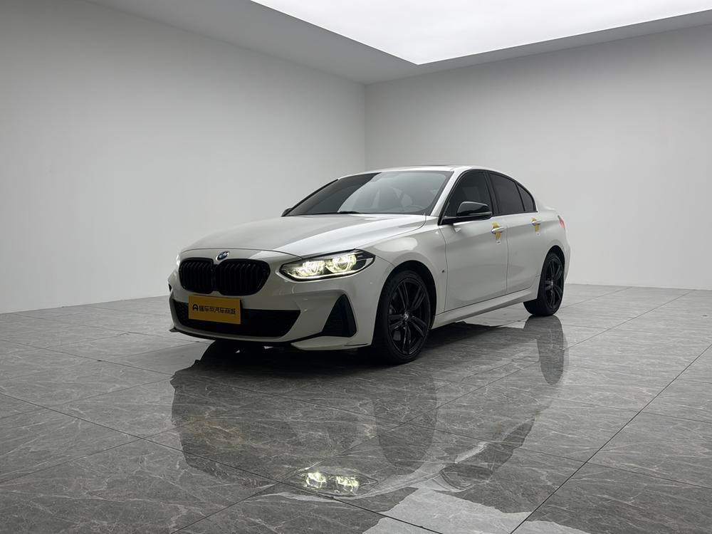 BMW 1-Series 2023 — фото автомобиля 1