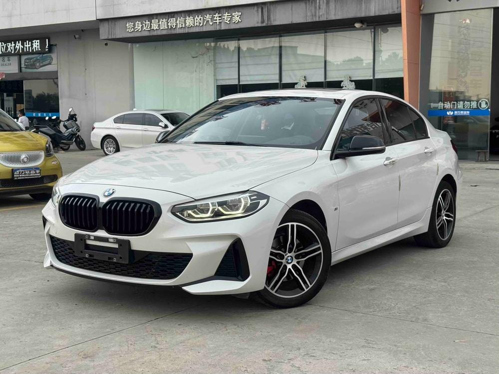 BMW 1-Series 2023 — фото автомобиля 1