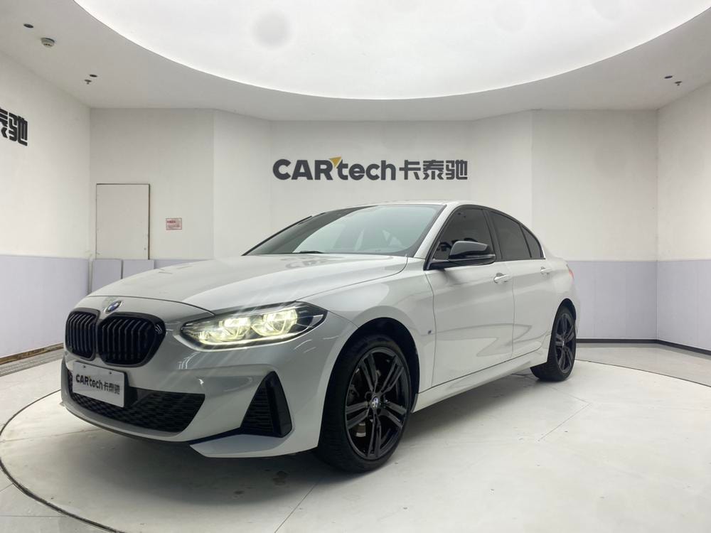 BMW 1-Series 2021 — фото автомобиля 1