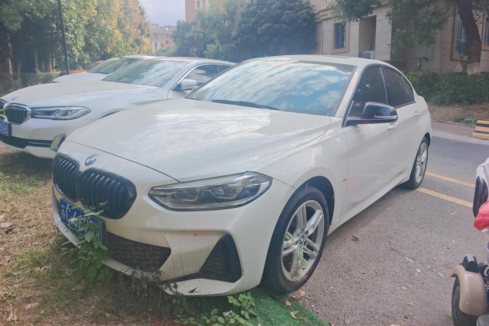 BMW 1-Series 2021 — фото автомобиля