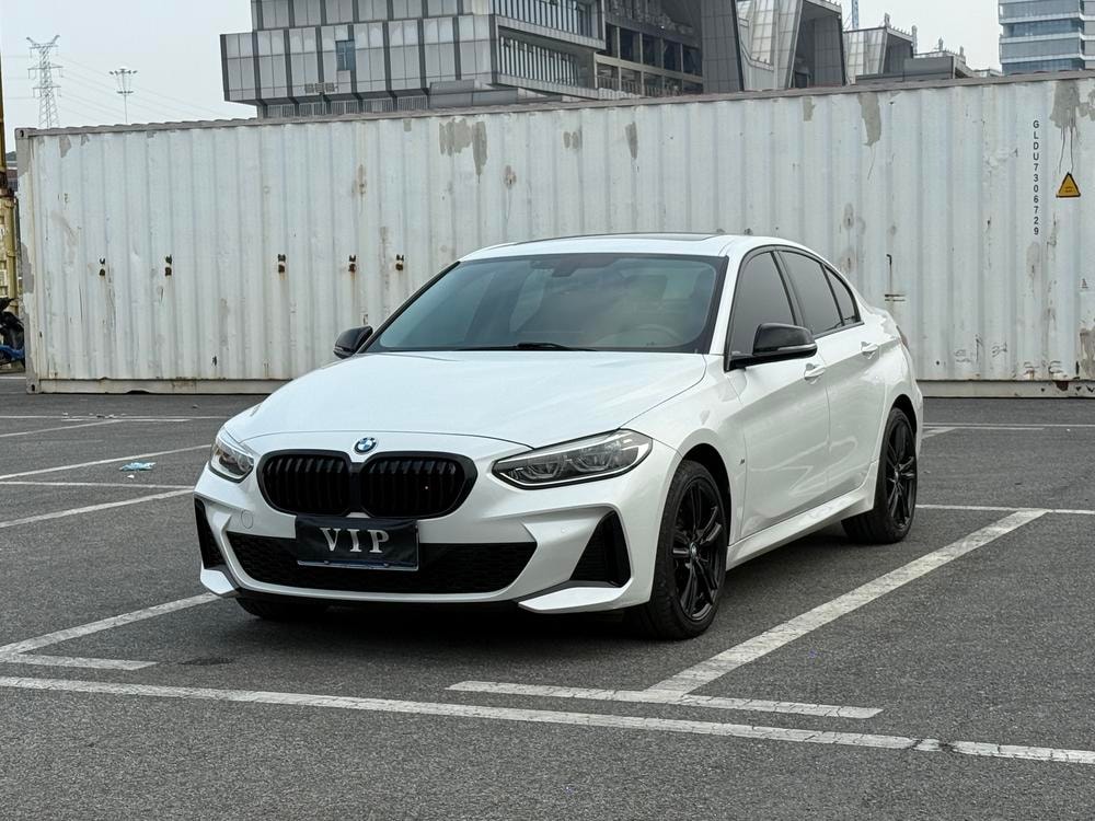 BMW 1-Series 2021 — фото автомобиля 1