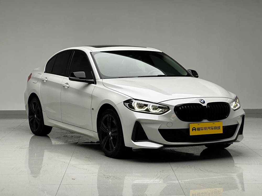 BMW 1-Series 2021 — фото автомобиля 1