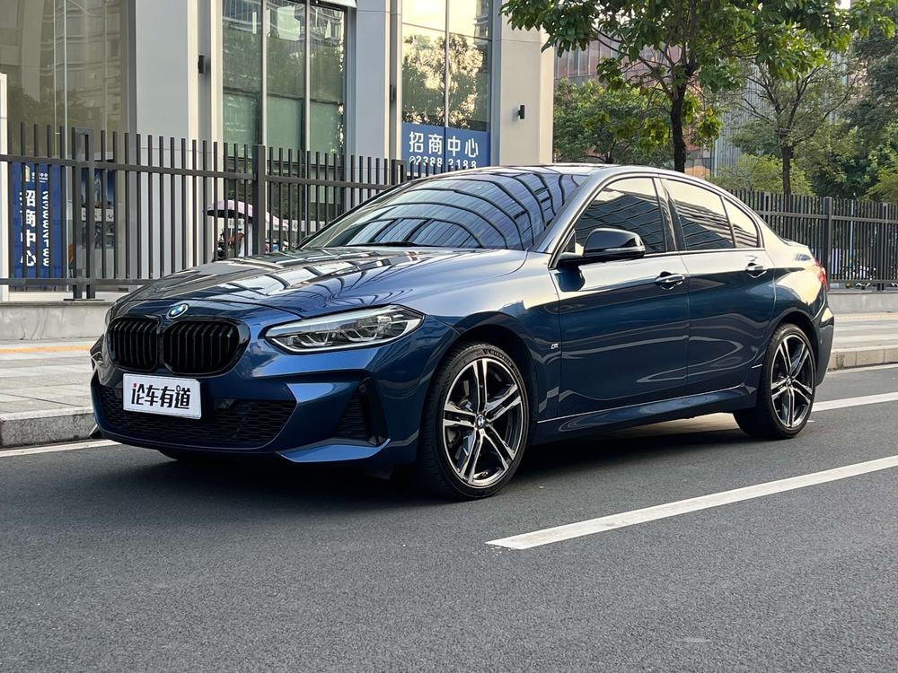 BMW 1-Series 2021 — фото автомобиля 1