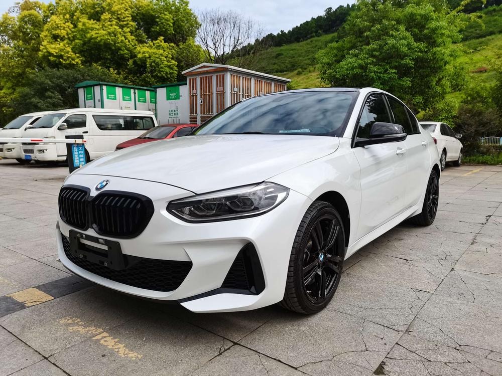 BMW 1-Series 2021 — фото автомобиля 1