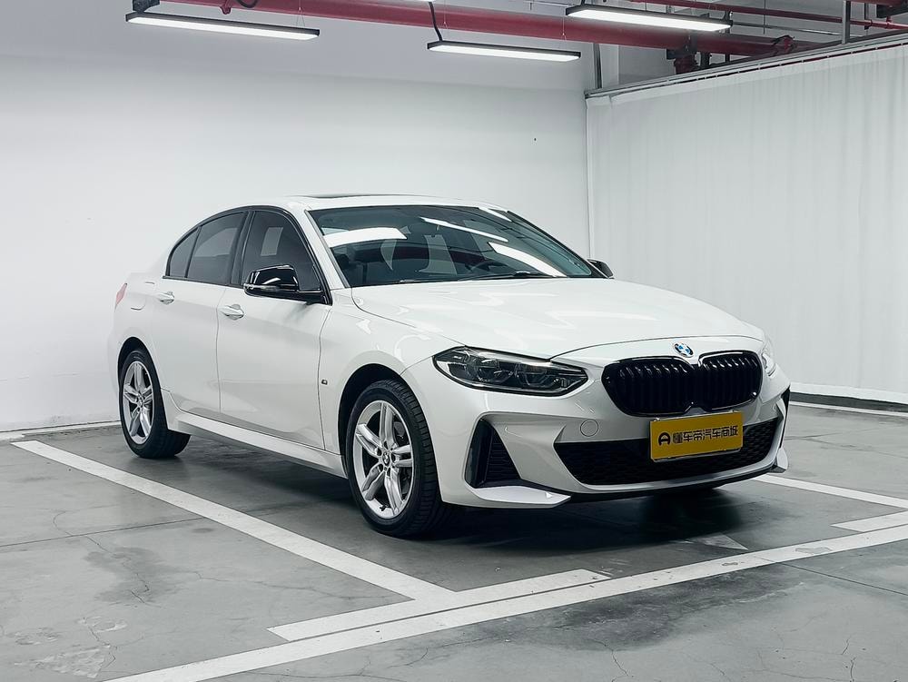 BMW 1-Series 2021 — фото автомобиля