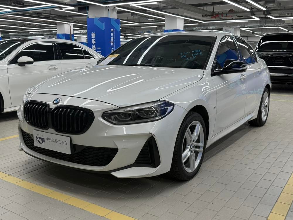 BMW 1-Series 2021 — фото автомобиля