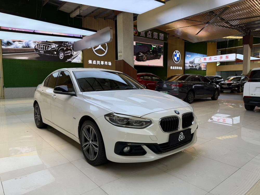 BMW 1-Series 2018 — фото автомобиля 1