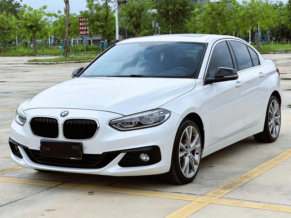 BMW 1-Series 2018 — фото автомобиля