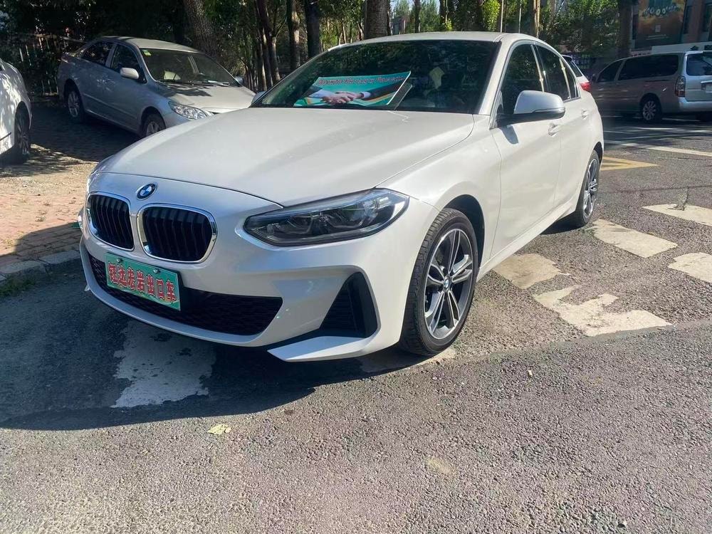BMW 1-Series 2021 — фото автомобиля 1