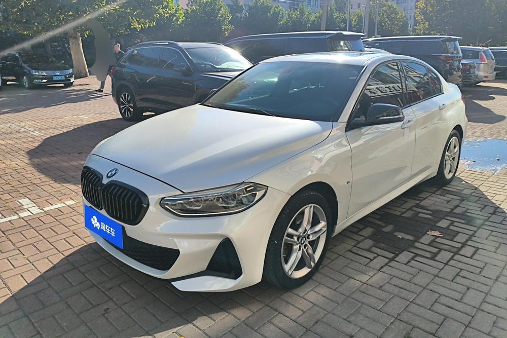 BMW 1-Series 2021 — фото автомобиля 1