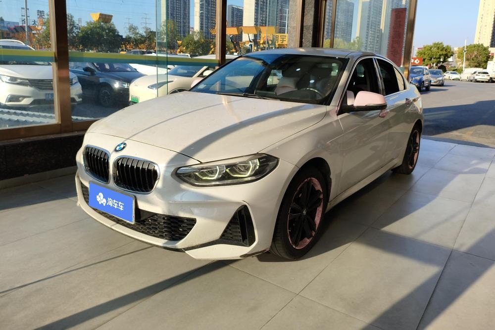 BMW 1-Series 2021 — фото автомобиля 1