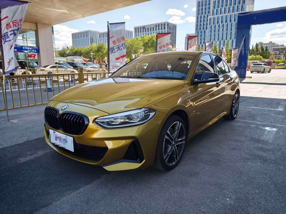 BMW 1-Series 2021 — фото автомобиля 1